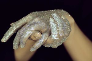 Mains paillettes